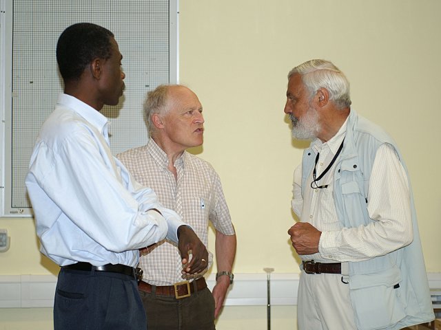 2010_Summer_Mtg_Members_in_discussion2